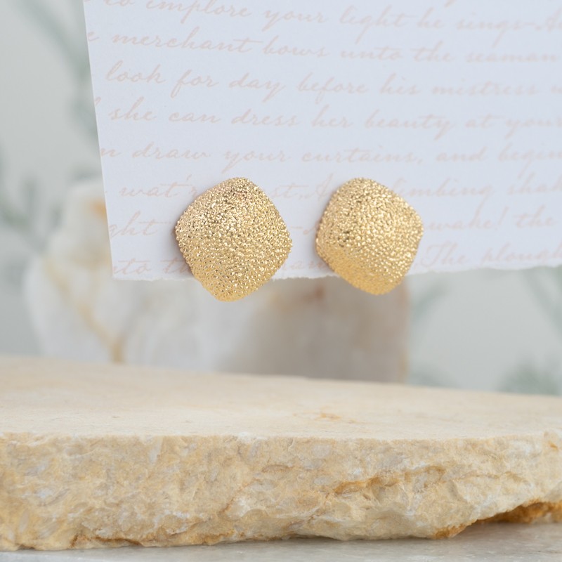 Aretes cuadrados mate Gold No 929 - Image 2